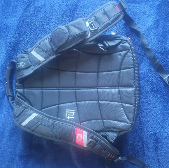 Compact computer backpack - Picture 2 of 4